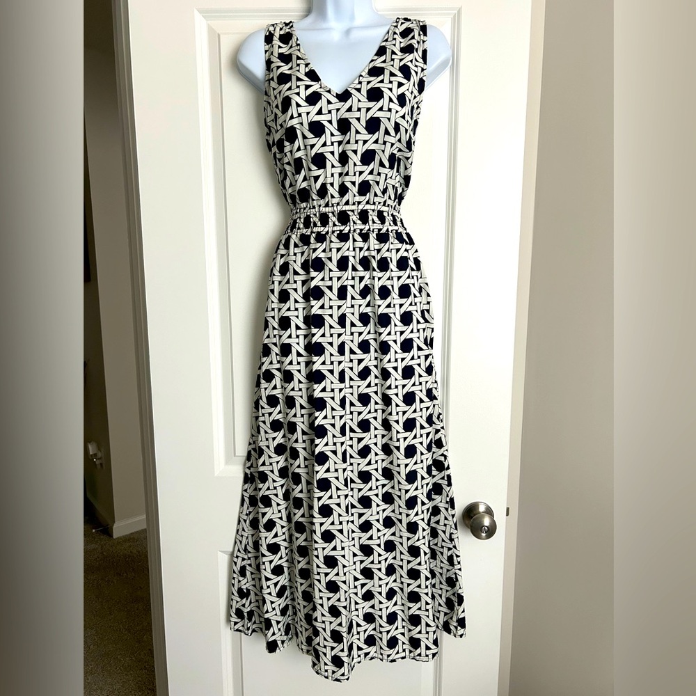 Loft Women’s Elegant Black and White Patterned Maxi Dress Size Medium